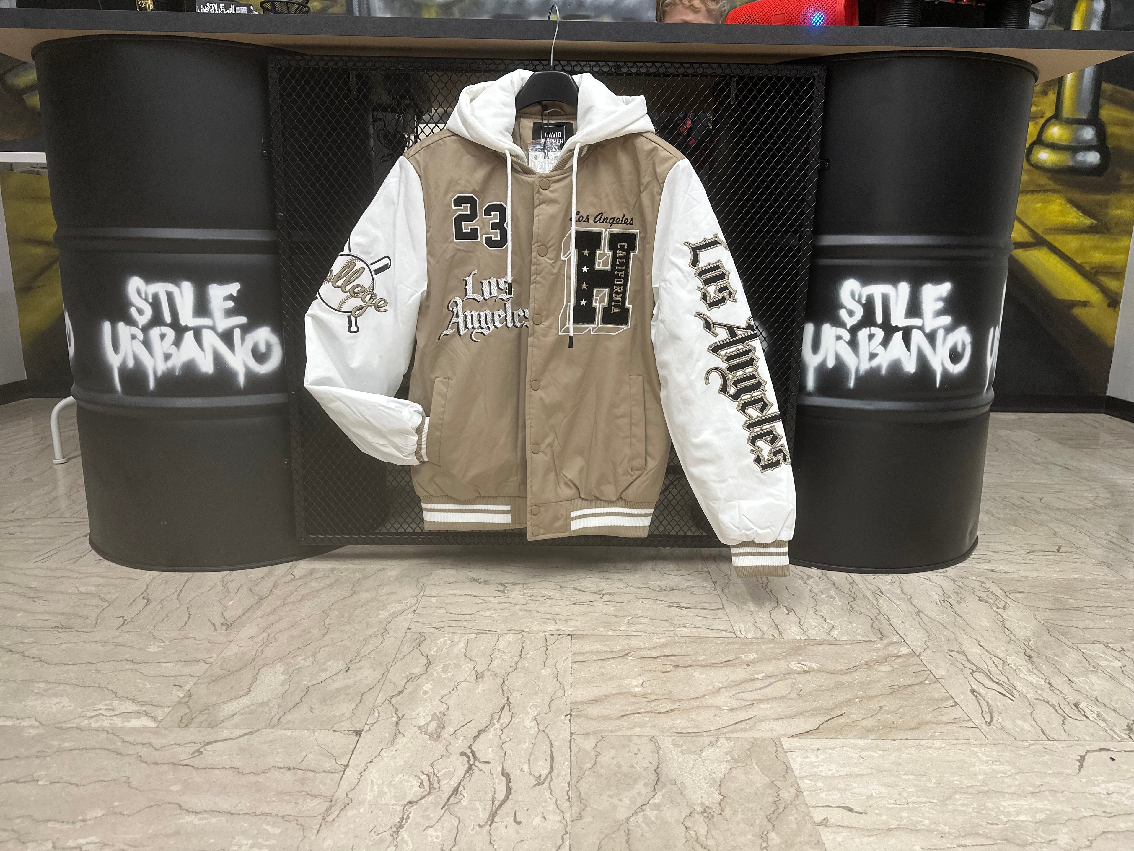 Bomber College Oversize Marrone Chiaro con Maniche a Contrasto e Patch