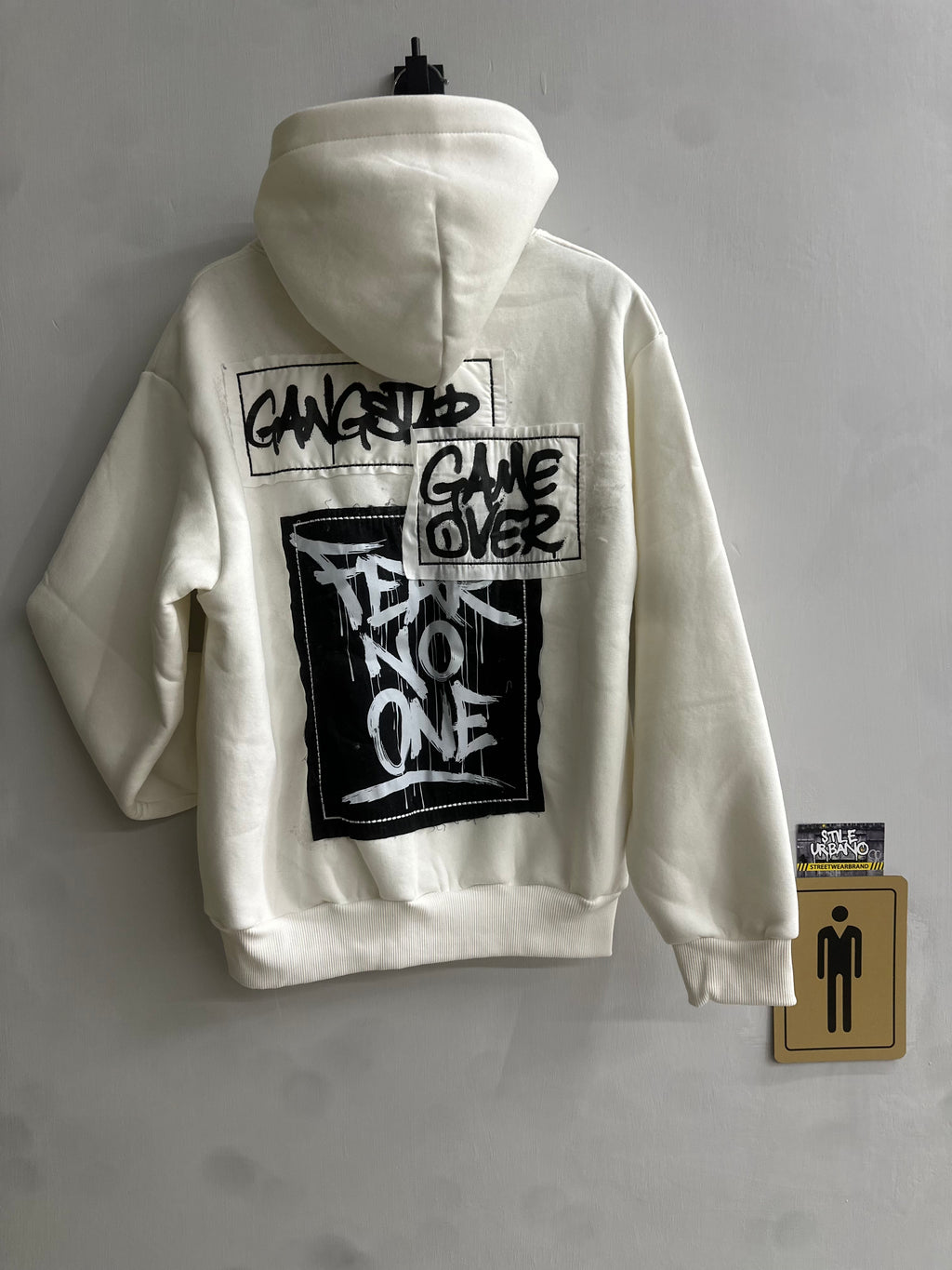 Felpa Oversize Bianca con Stampa Grafica "Fear No One"